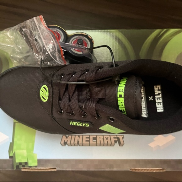 Heelys Minecraft Black and Neon Green Kids Sneakers - Picture 2 of 4